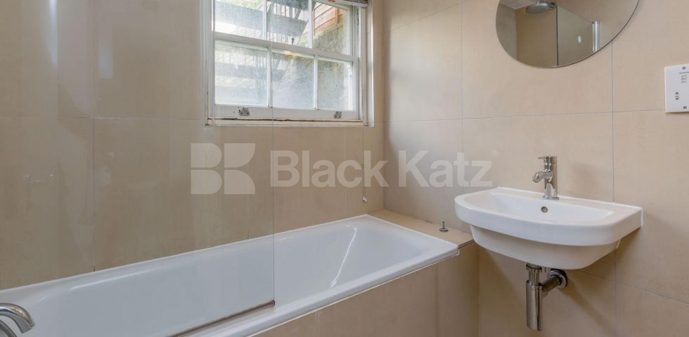 			NEW INSTRUCTION WITH GARDEN!, 3 Bedroom, 1 bath, 1 reception Flat			 Swinton Street, Kings Cross